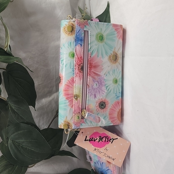 NWT LUV BETSEY CROSSBODY - Picture 7 of 8